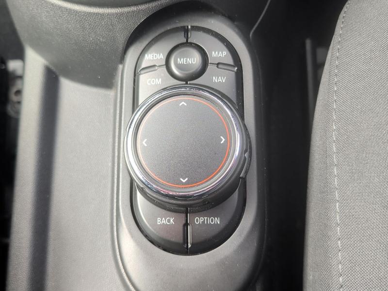 Used MINI Hatch YY68WFF 39