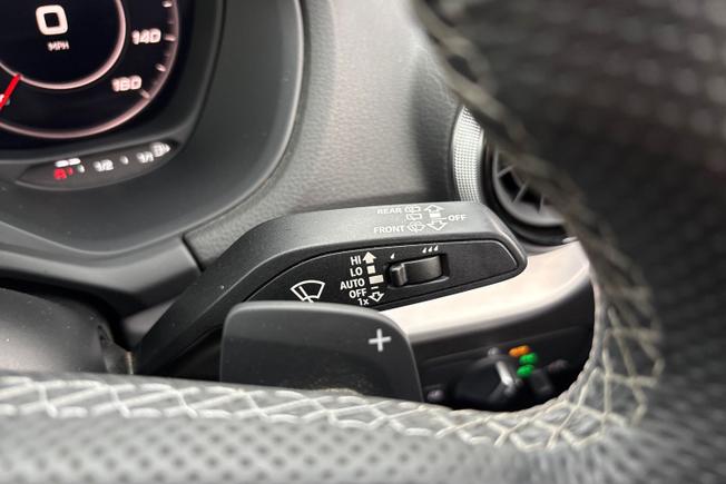 AUDI Sq2 Photo 23