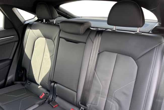 Audi Q3 Photo 9