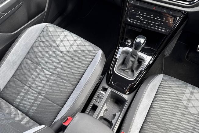 VOLKSWAGEN T-Roc Photo 23