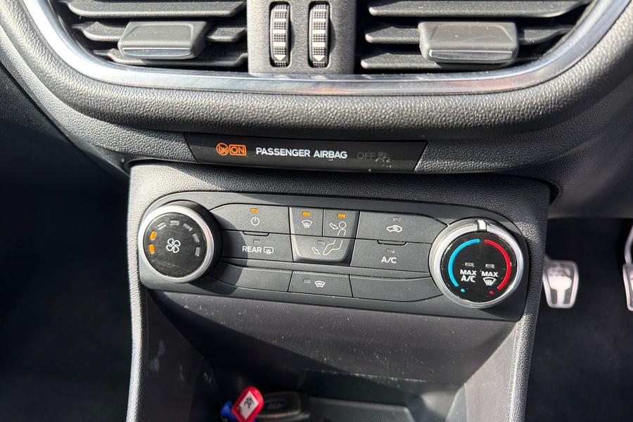 Ford FIESTA Photo autoimg-91516865fb623f622231e19e7b42426f0deb4830.jpg