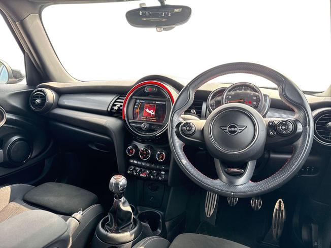 MINI Hatch Photo 6