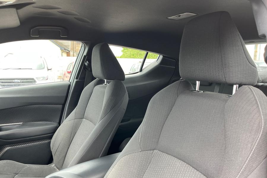 Toyota C-HR Photo autoimg-91576de6fe291e340637bd86c39621200510e42a.jpg