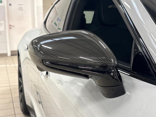 PORSCHE Taycan Photo 22