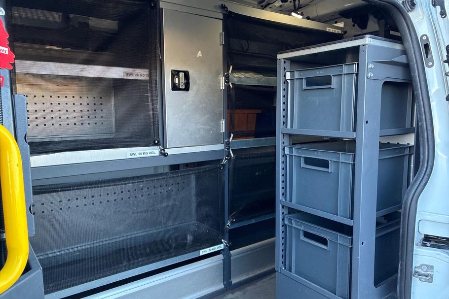 Used FORD TRANSIT CUSTOM YV19ZVR 4