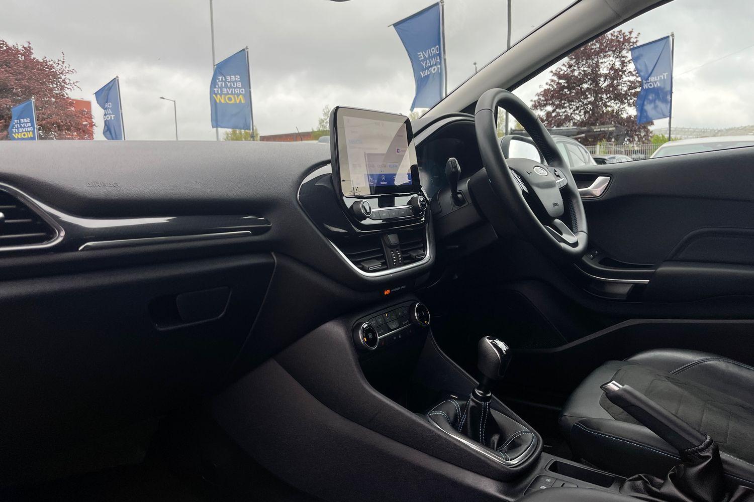 Ford FIESTA Photo 17