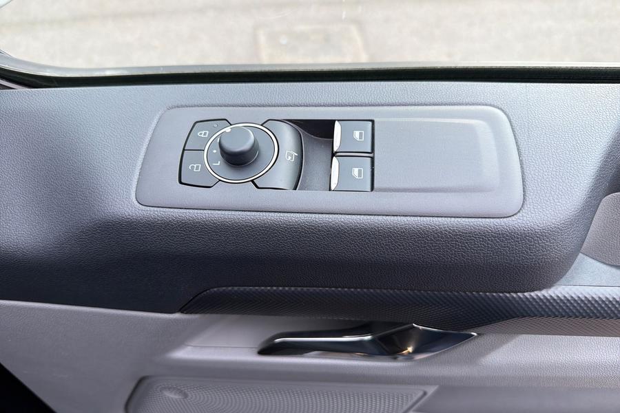 Ford TRANSIT CUSTOM Photo autoimg-915da16a16f8b0d3b0e5a89fafd7ed729b9d6133.jpg
