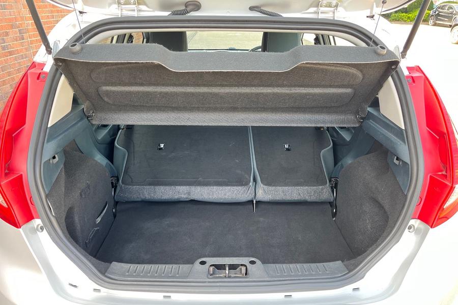 Ford Fiesta Photo autoimg-915f48149082baa49b49d5bdd6cdda61acd0f85e.jpg