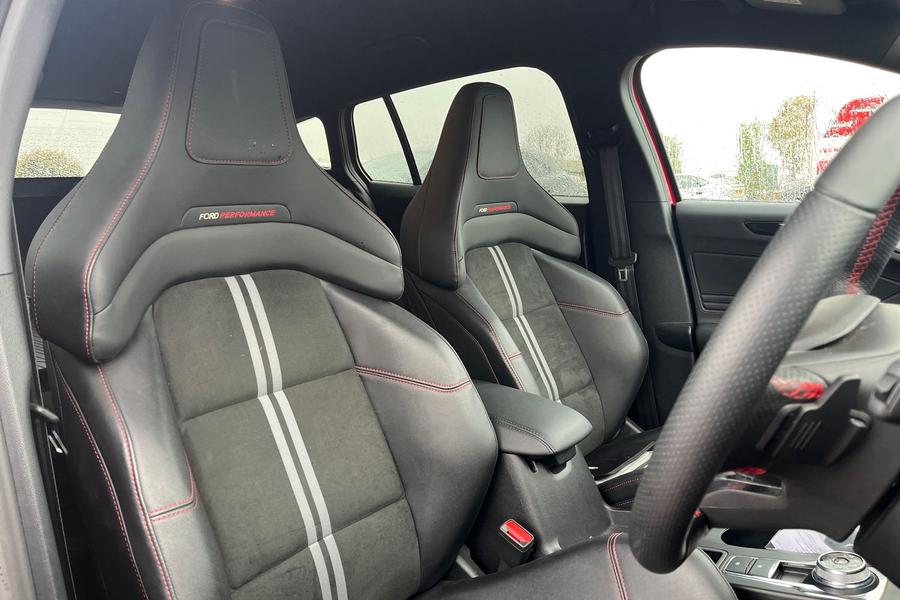 Ford FOCUS Photo autoimg-9160f36f431adfd18a08ca10f9f598941e79d378.jpg