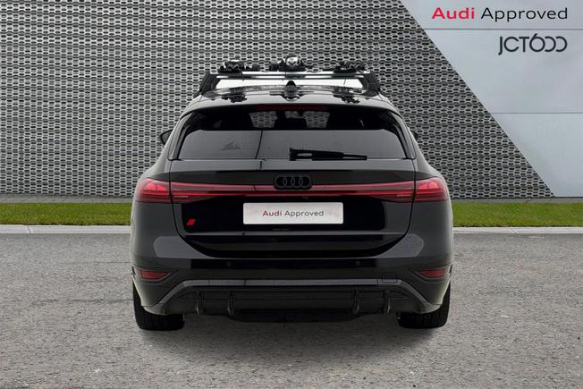 AUDI S6 E-Tron Avant Photo 7