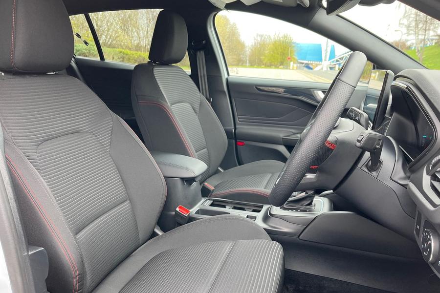 Ford FOCUS Photo autoimg-916a10e8d143abd71a68fddf43da3521c1541f60.jpg