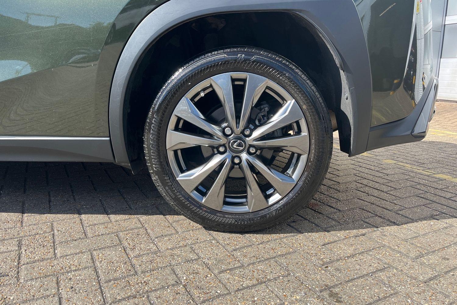 Lexus UX Photo 7
