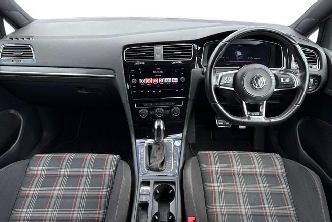 VOLKSWAGEN Golf Photo 10