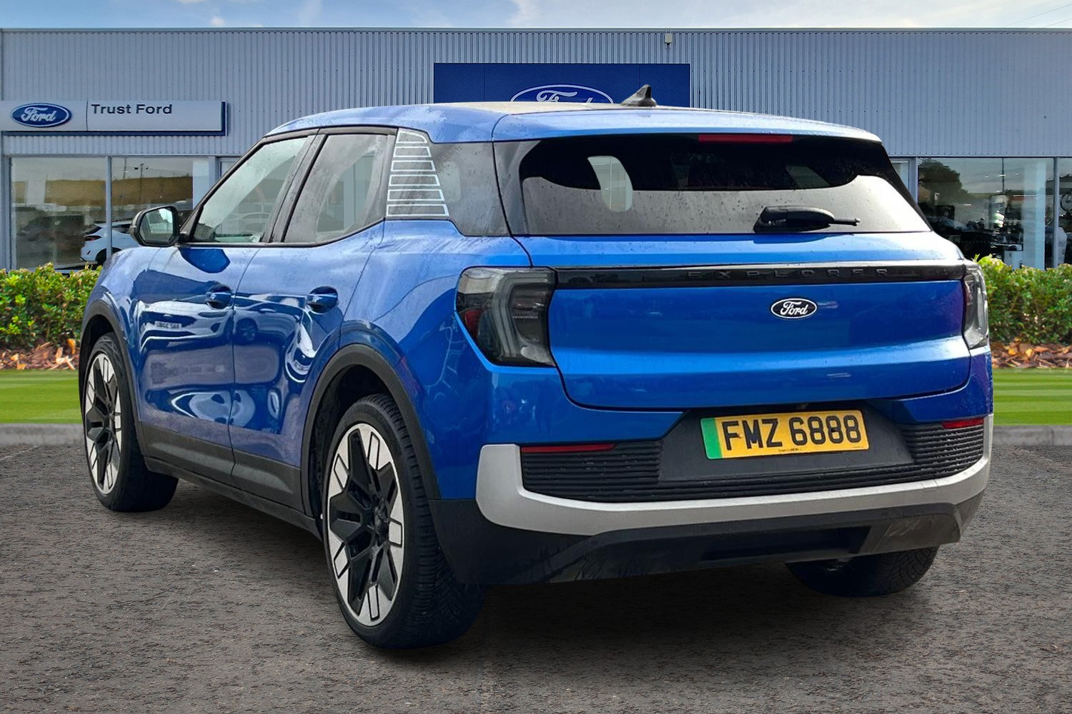 Ford EXPLORER Photo 1