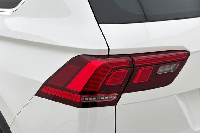 VOLKSWAGEN Tiguan Photo 18