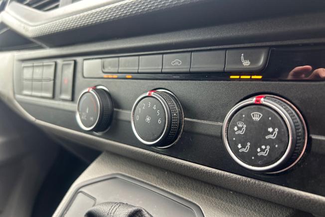 VOLKSWAGEN Transporter Photo 36