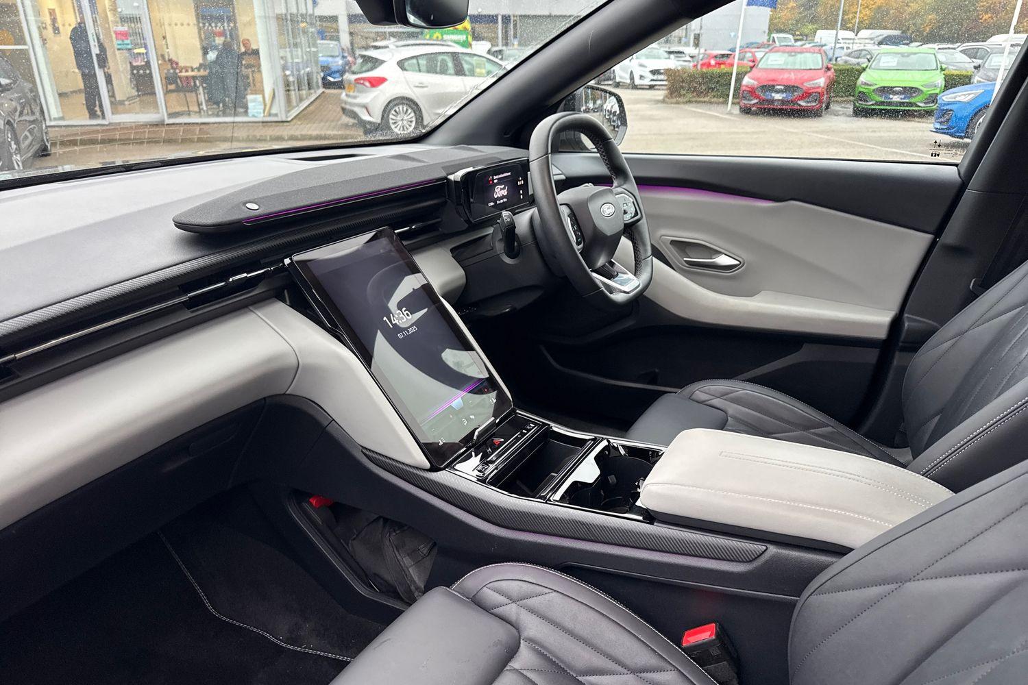 Ford EXPLORER Photo 17