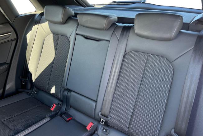 AUDI Q3 Photo 9