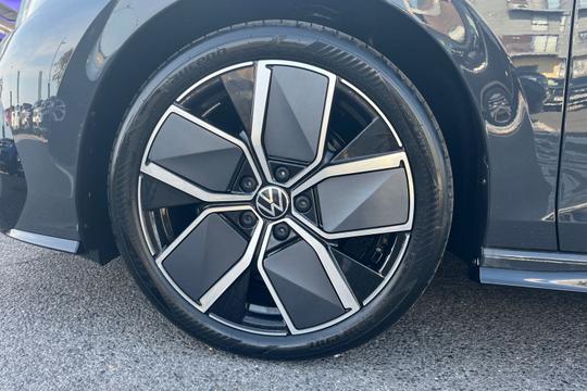 Volkswagen Golf Photo autoimg-9189c254b360b8f209585084ea671bfd91bc5066.jpg