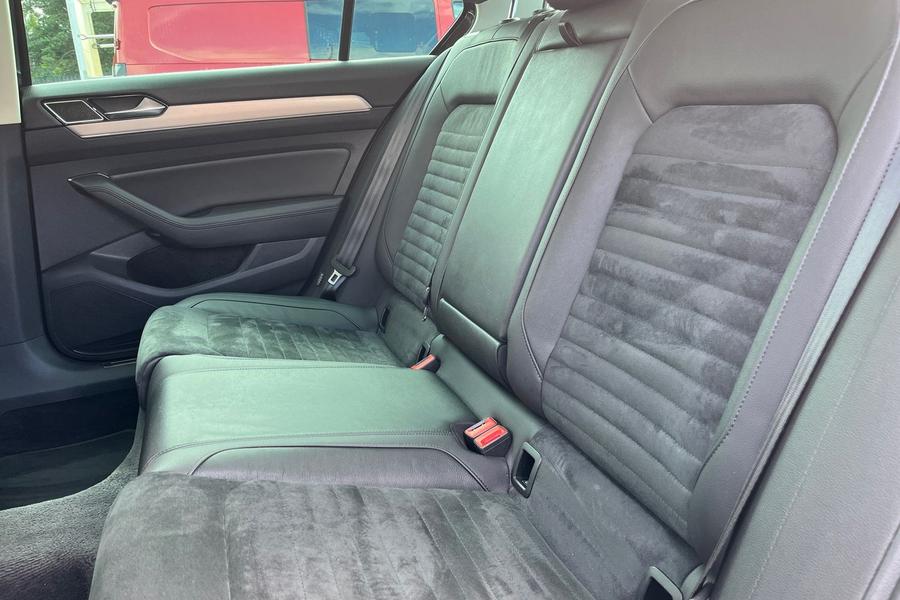 Volkswagen PASSAT Photo autoimg-918d72286e4d1347bbb97cb364613292733017e9.jpg