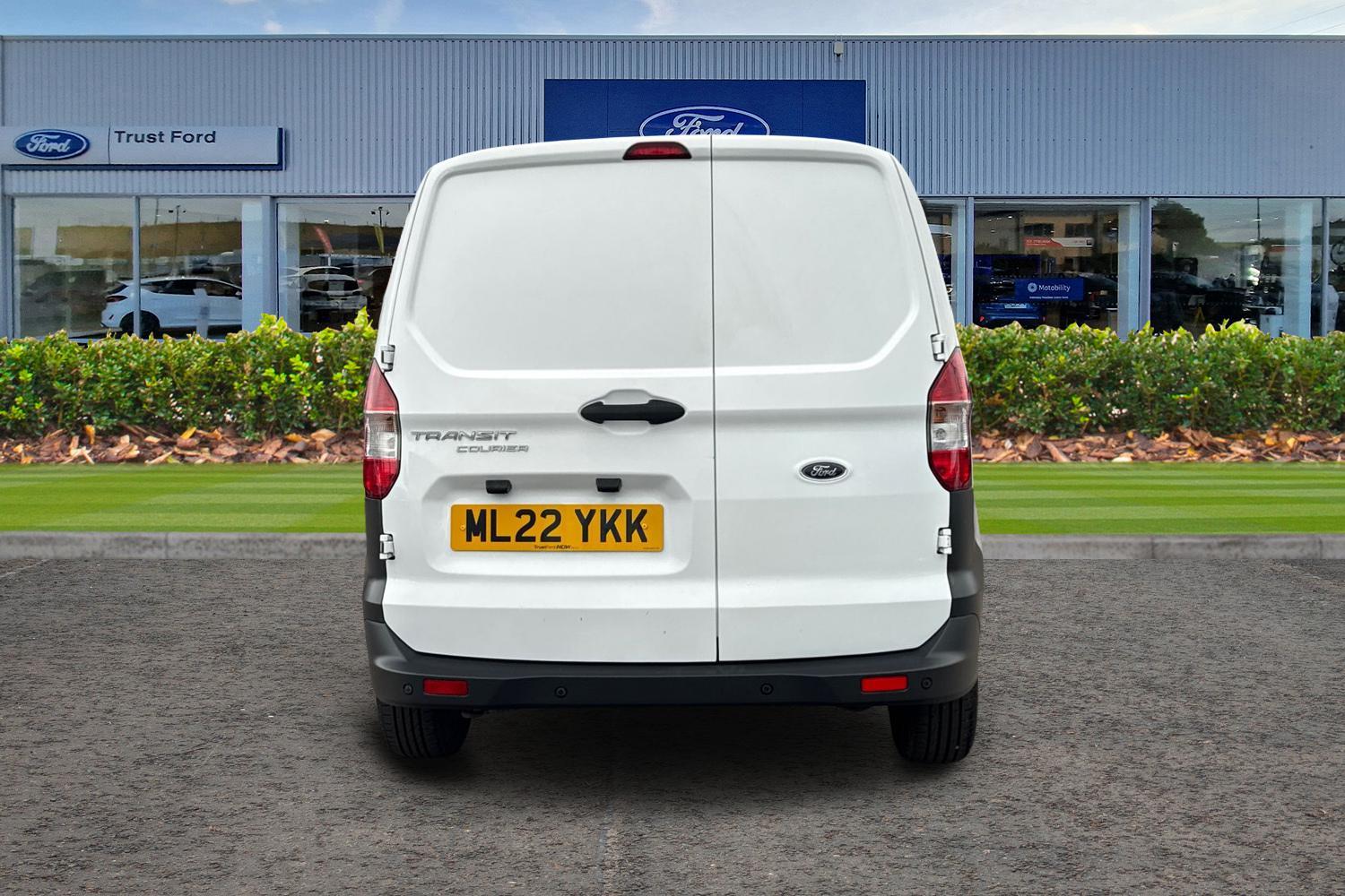 Ford TRANSIT COURIER Photo 12