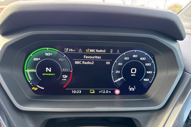 AUDI Q4 e-tron Photo 16