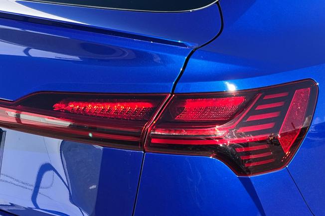 AUDI Q8 E-Tron Photo 18