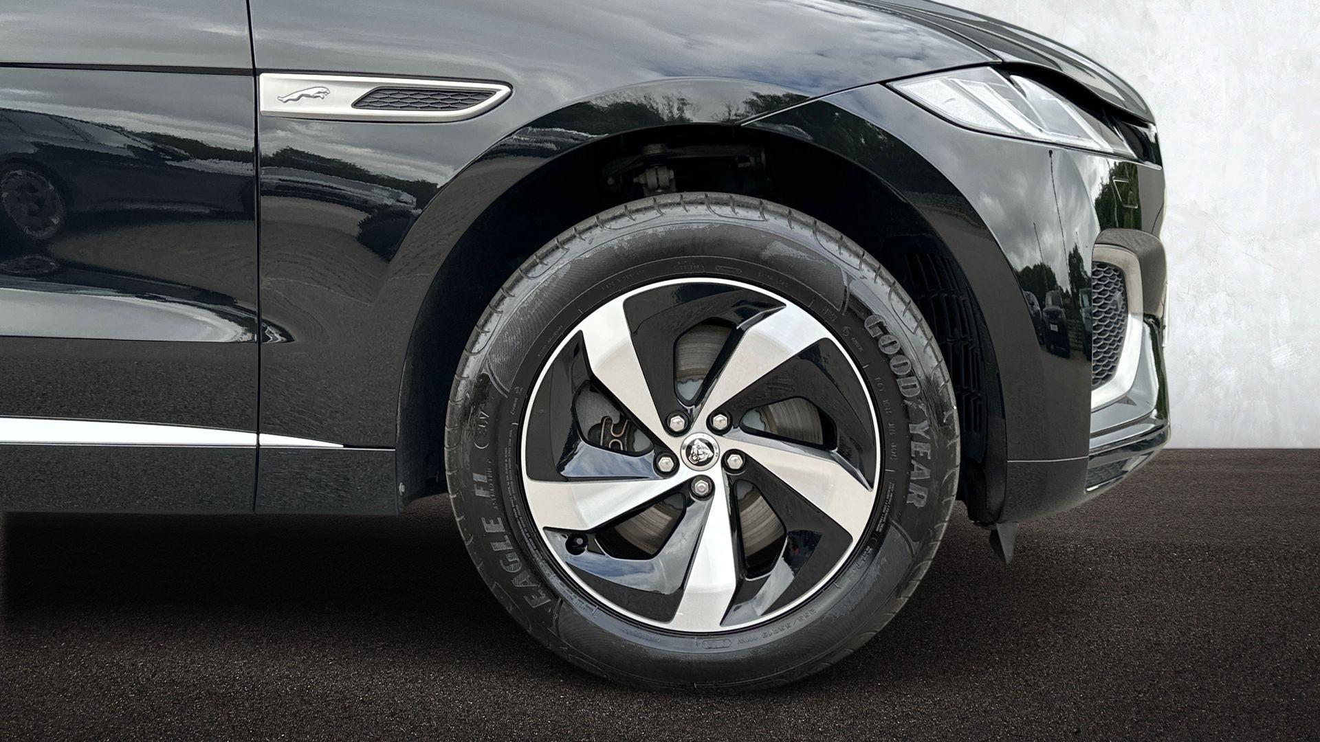 2024 Jaguar F-Pace thumbnail 8