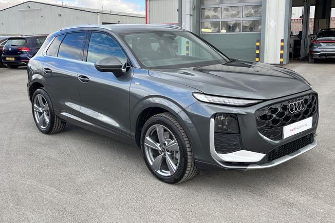AUDI Q3 Photo 21