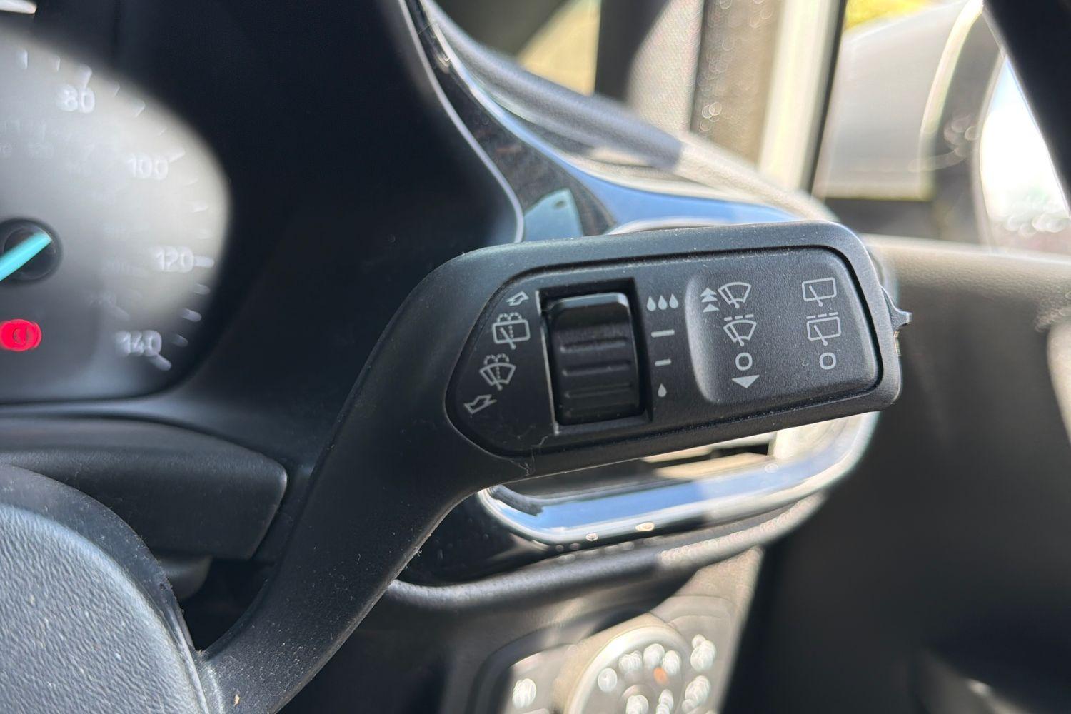 Ford FIESTA Photo 14