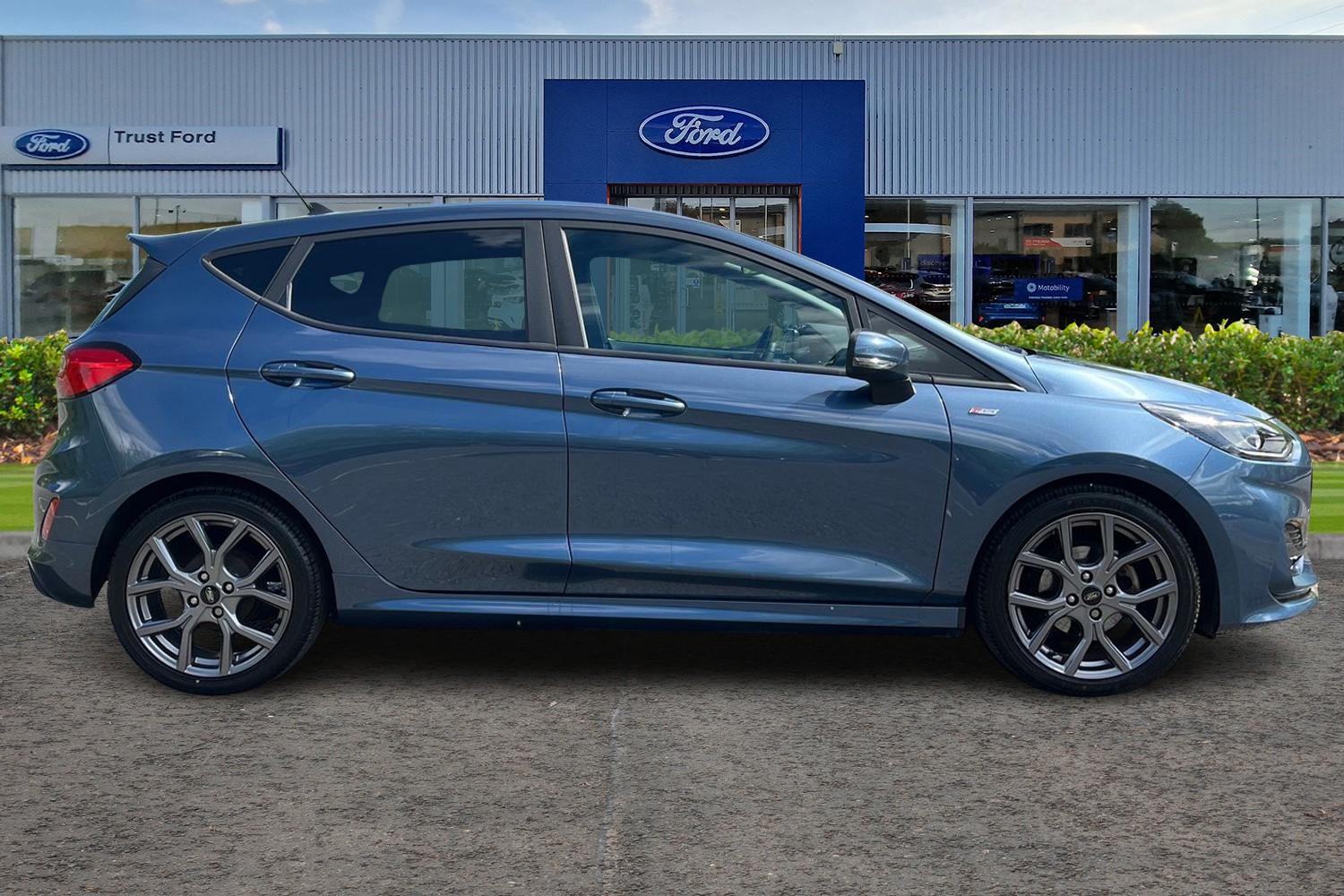Ford FIESTA Photo 2