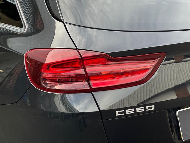 KIA Ceed Photo 18