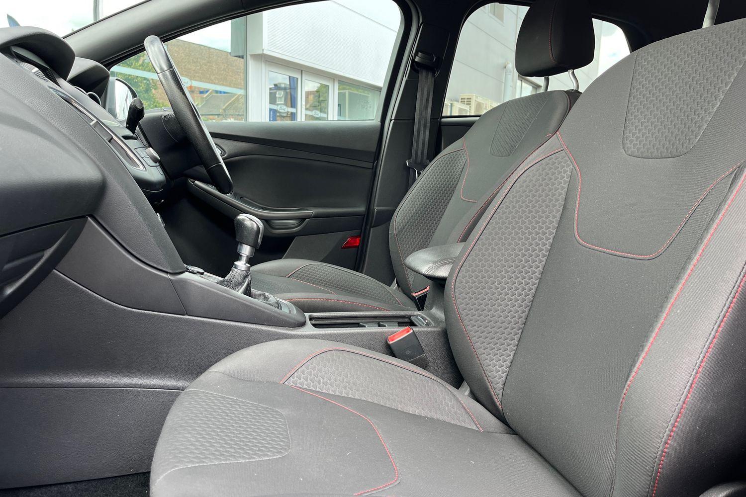 Ford FOCUS Photo 18