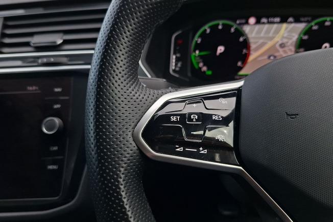 VOLKSWAGEN Tiguan Photo 16