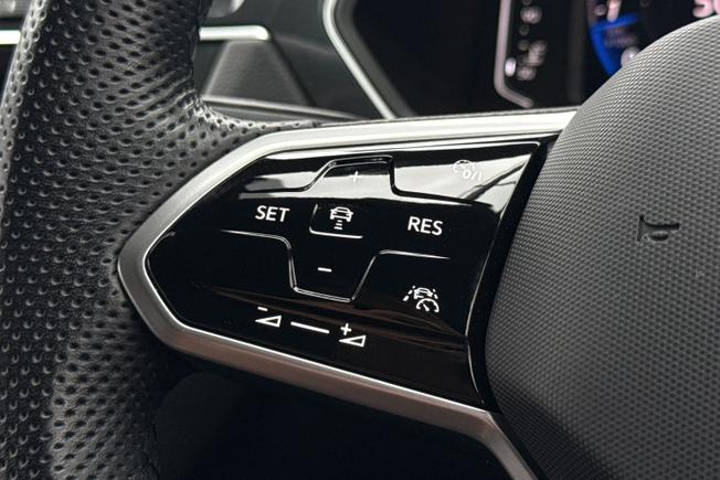 VOLKSWAGEN Tiguan Photo 16