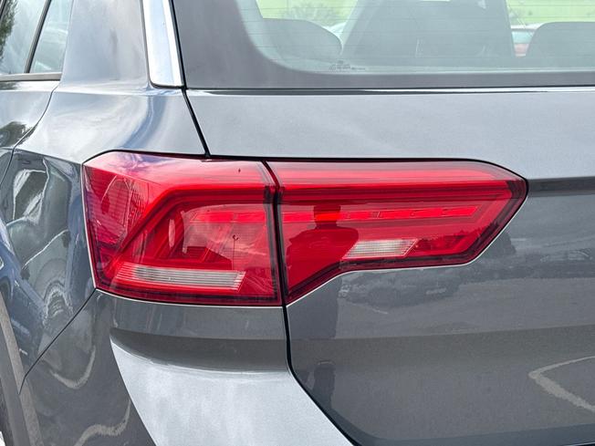 Volkswagen T-Roc Photo 18