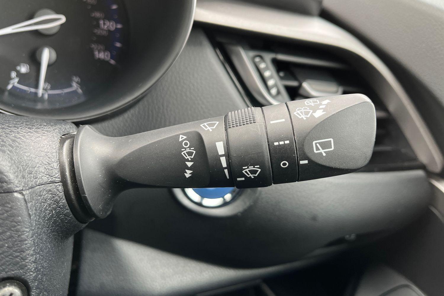 Toyota C-HR Photo 14