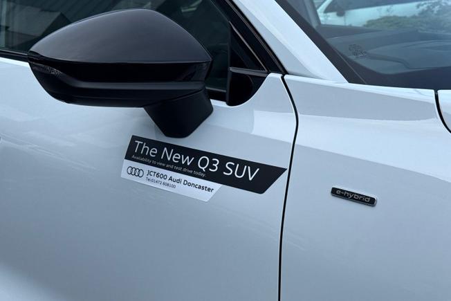 AUDI Q3 Photo 20