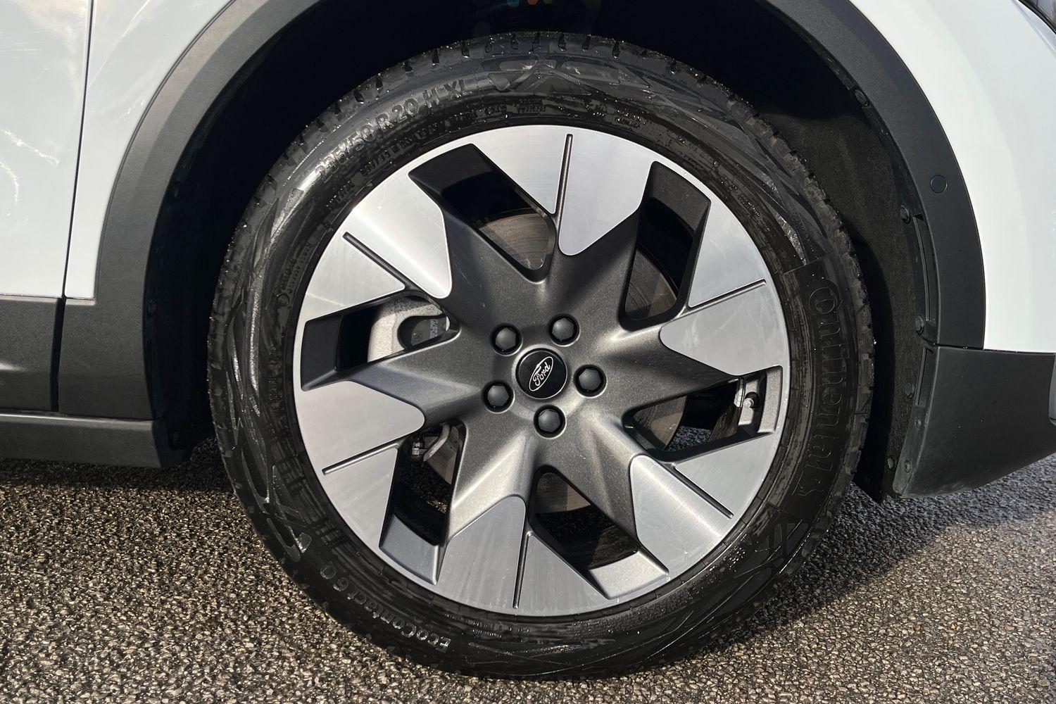 Ford Explorer Photo 7