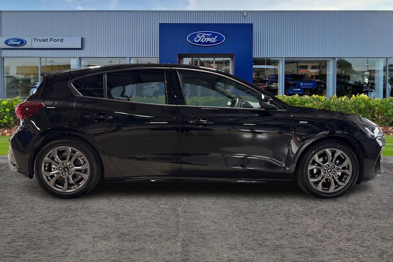 Ford FOCUS Photo 2