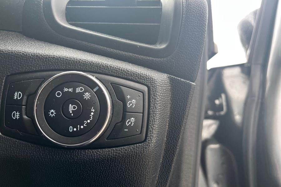 Ford ECOSPORT Photo autoimg-91cf0cfedf84fb50a5c89df3c6db77b2271b1edf.jpg