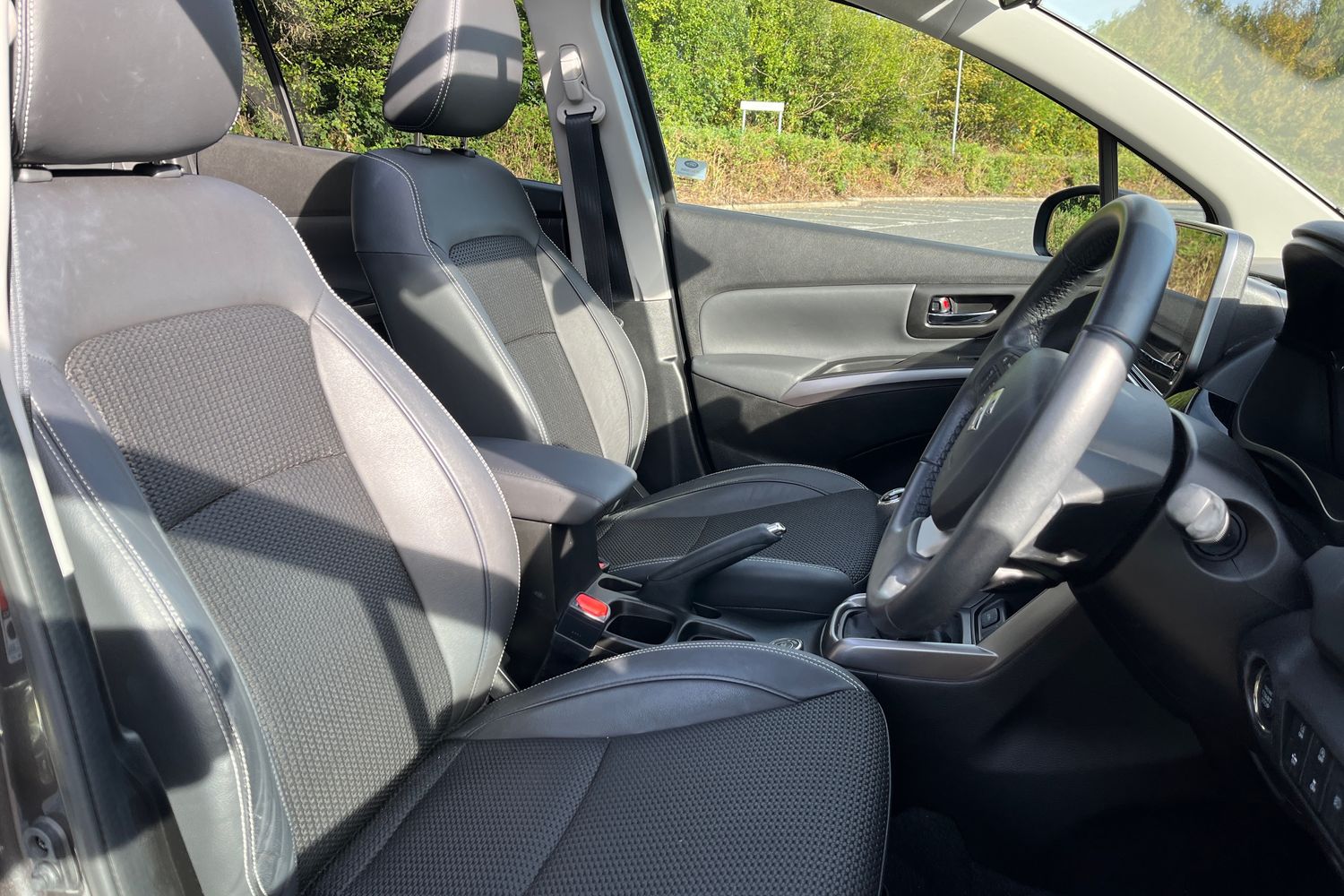 Suzuki S-Cross Photo 16