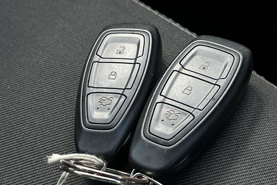 Ford KUGA Photo autoimg-91e58679826a72c5cdb31cf3e370566dec430d25.jpg