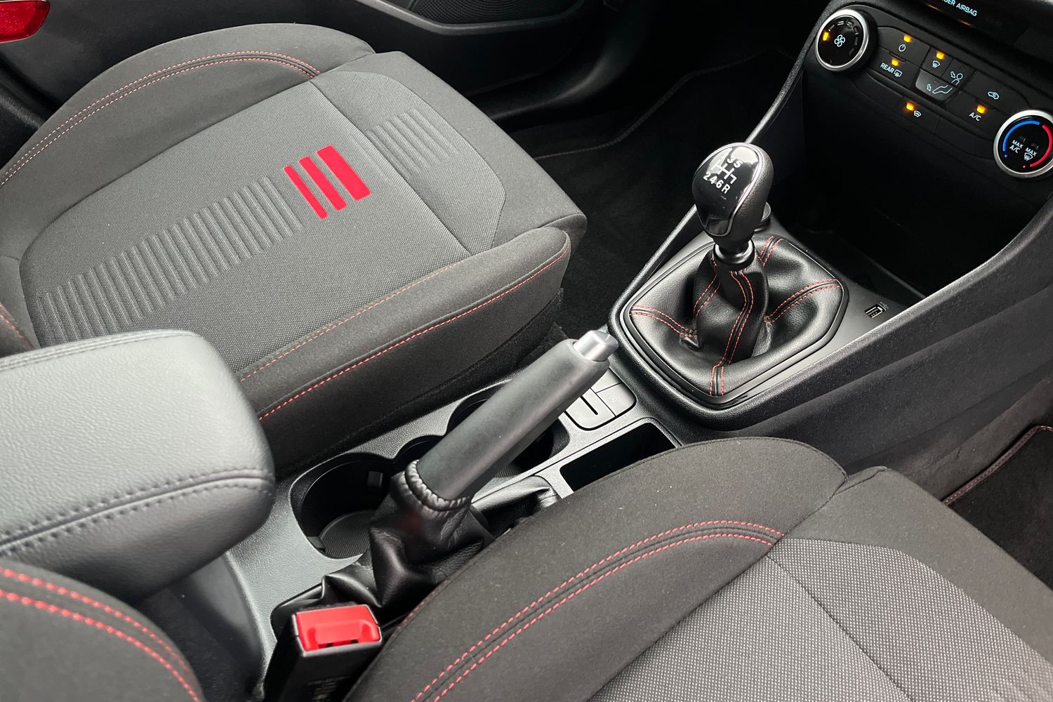 Ford FIESTA Photo 36