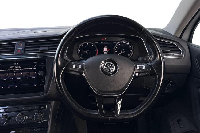 VOLKSWAGEN Tiguan Photo 11