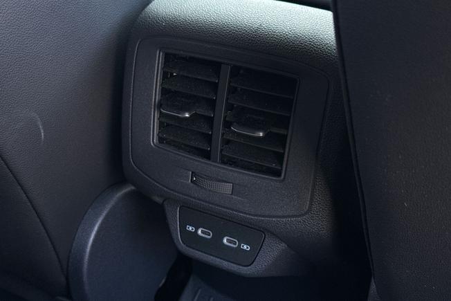 VOLKSWAGEN T-Roc Photo 38