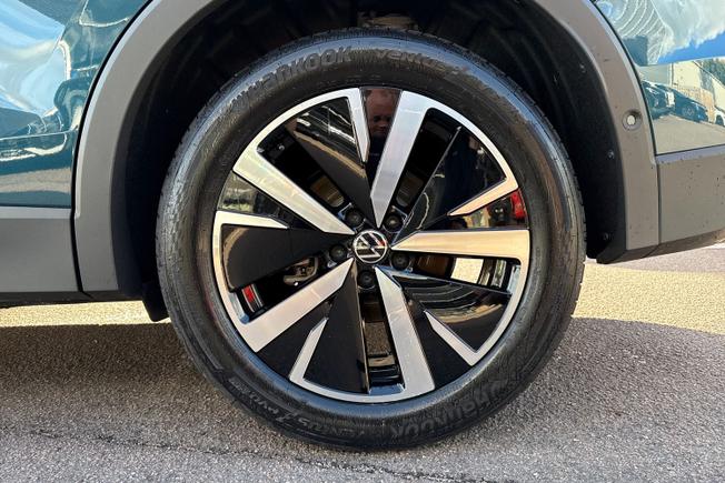 VOLKSWAGEN Tiguan Photo 5
