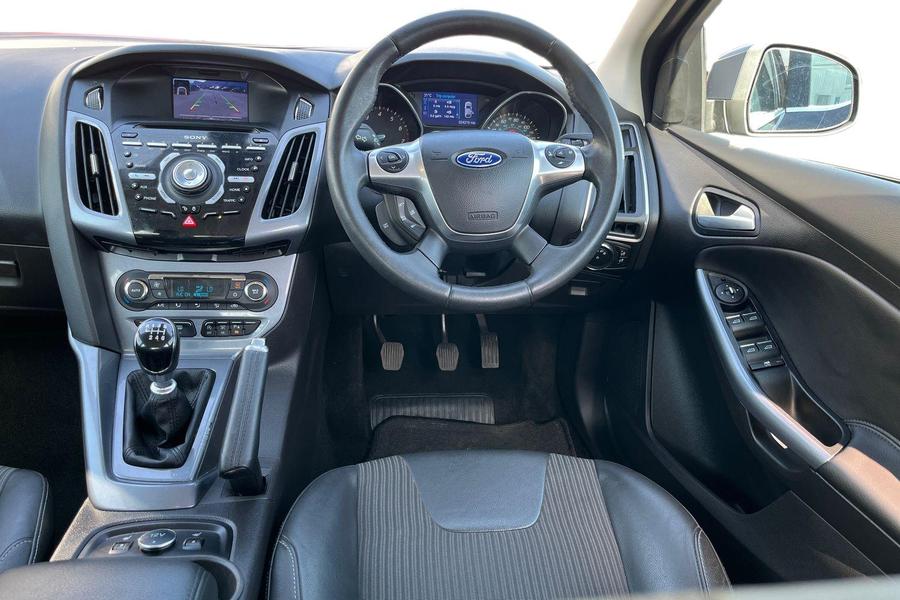 Ford FOCUS Photo autoimg-9200f564323ef180250ec7551a8f82c5d003eca8.jpg