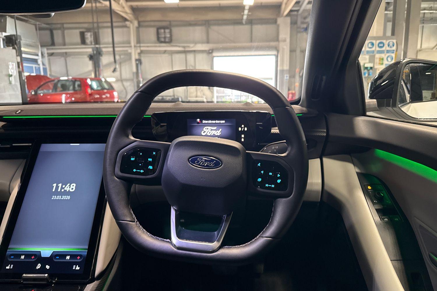 Ford Explorer Photo 11
