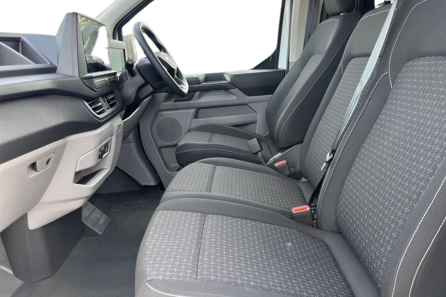 Ford E-Transit Custom Photo 9
